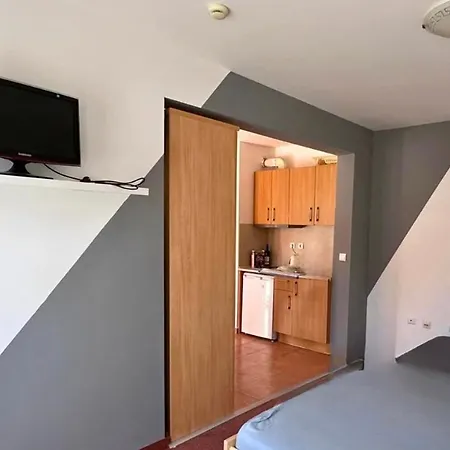 Krasnem A Klidnem Prostredi V Soukromem Apartmanu * Aheloy