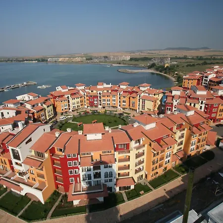 Apartament Krasnem A Klidnem Prostredi V Soukromem Apartmanu Aheloy